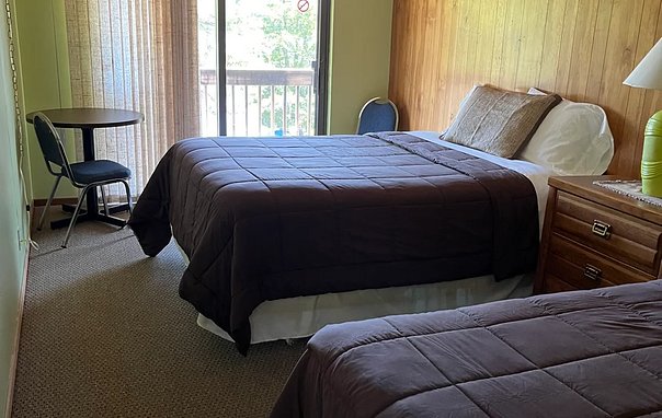 LODGE ROOM 2