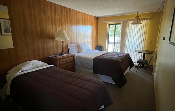 LODGE ROOM 3